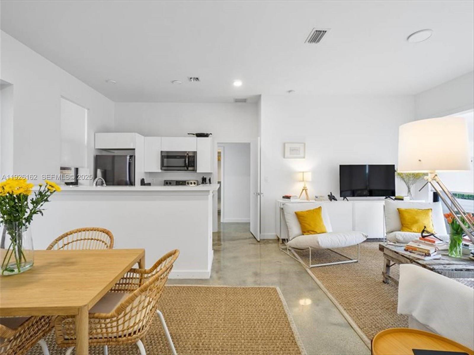 1053 NW 29th St Miami, FL 33127