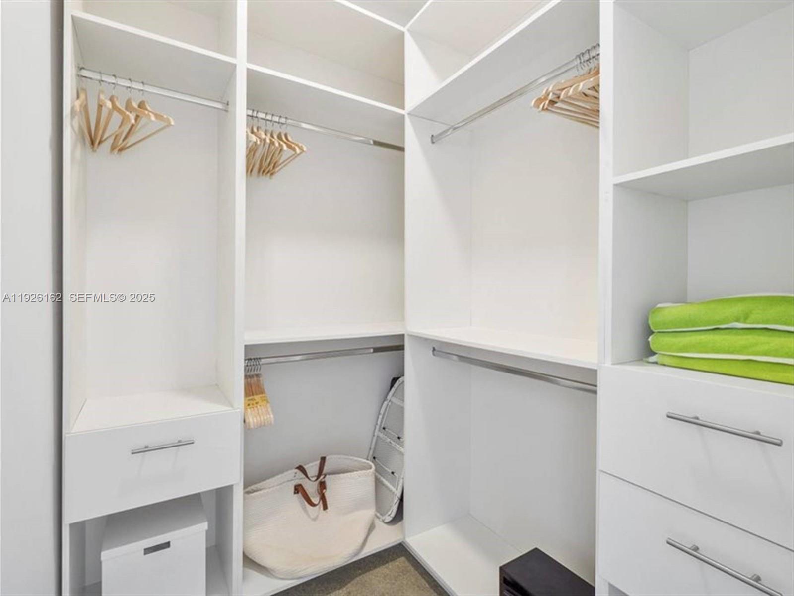 1053 NW 29th St Miami, FL 33127