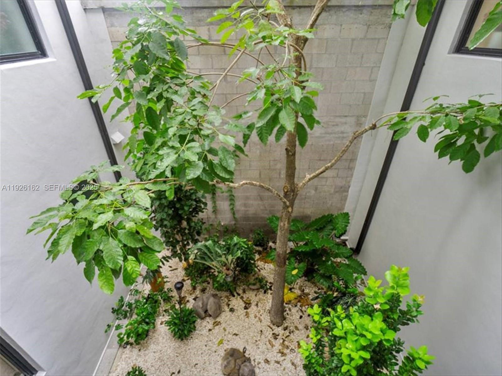 1053 NW 29th St Miami, FL 33127