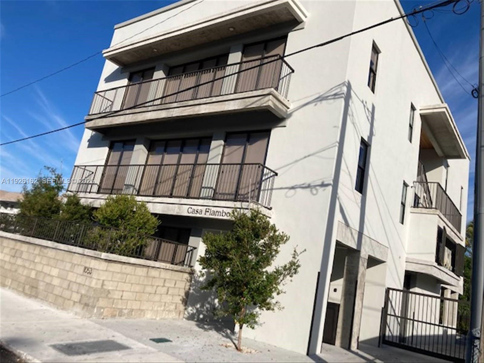 1053 NW 29th St Miami, FL 33127