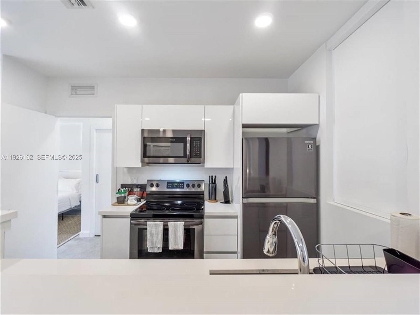 1053 NW 29th St Miami, FL 33127