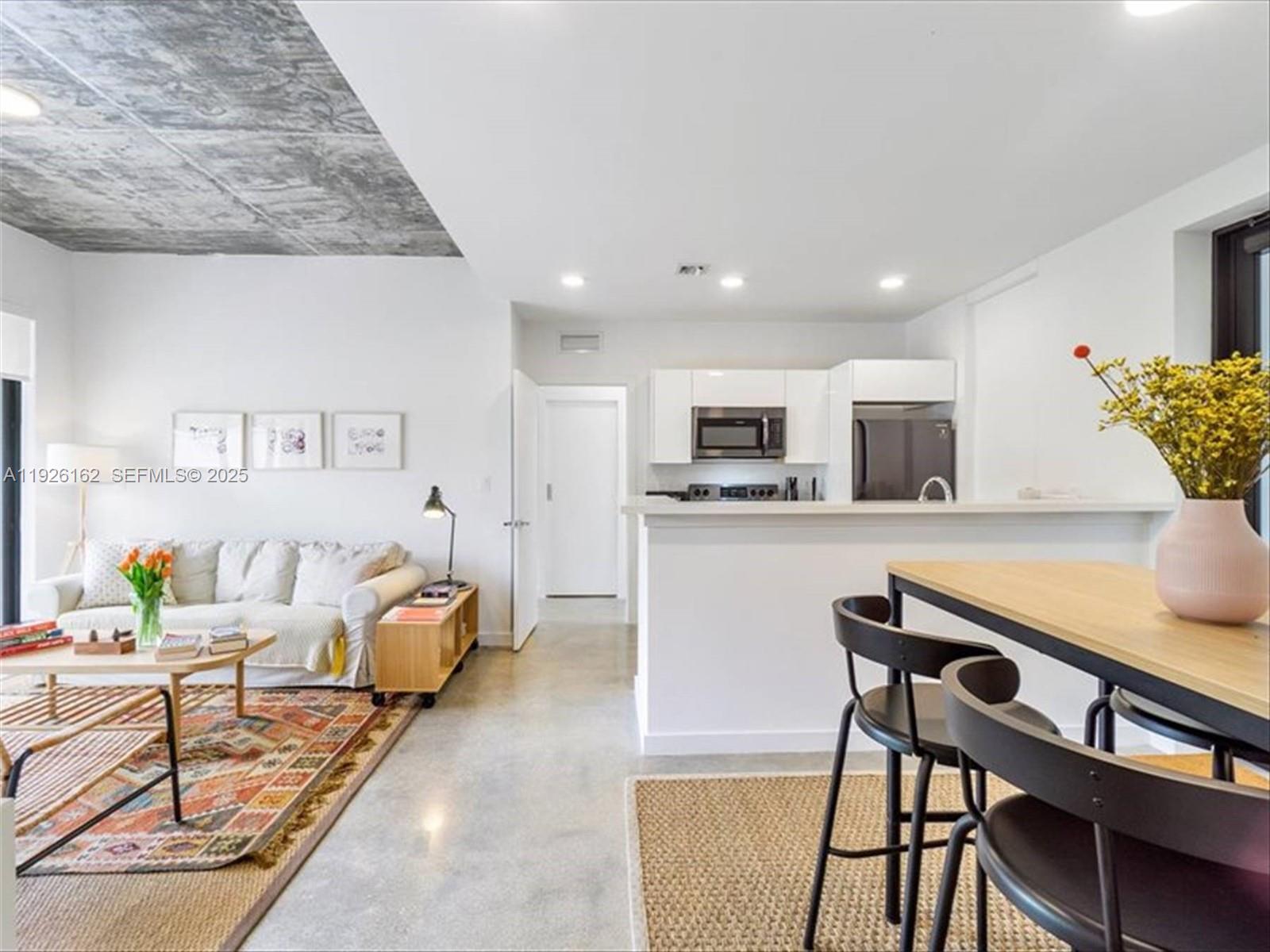 1053 NW 29th St Miami, FL 33127