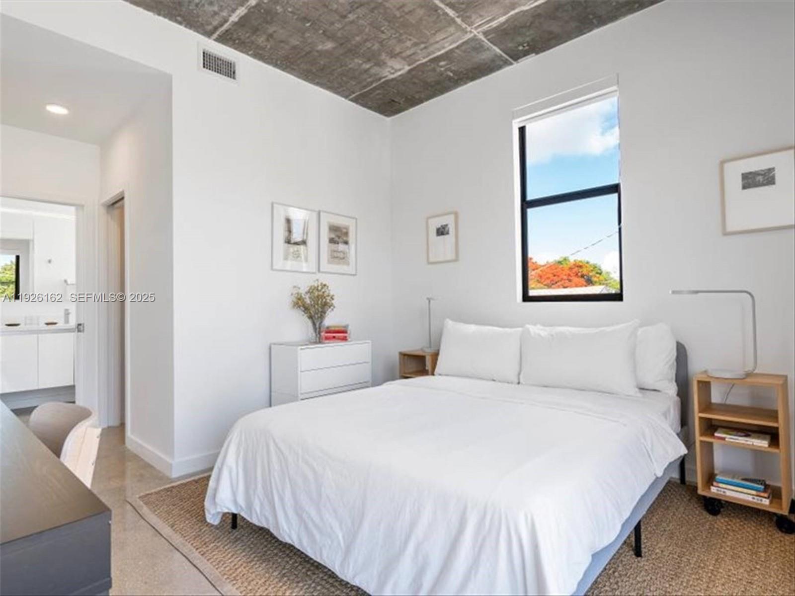 1053 NW 29th St Miami, FL 33127