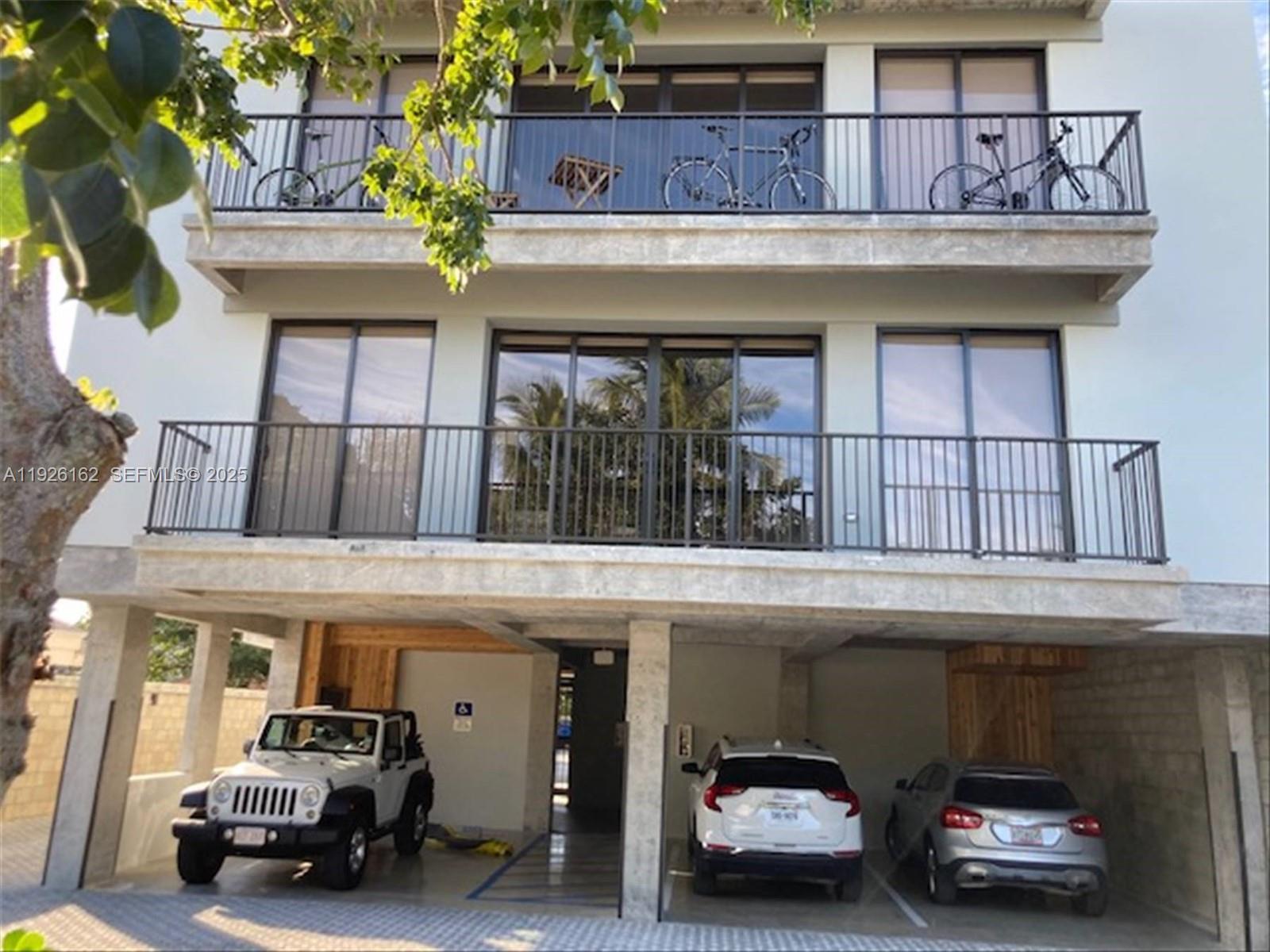 1053 NW 29th St Miami, FL 33127