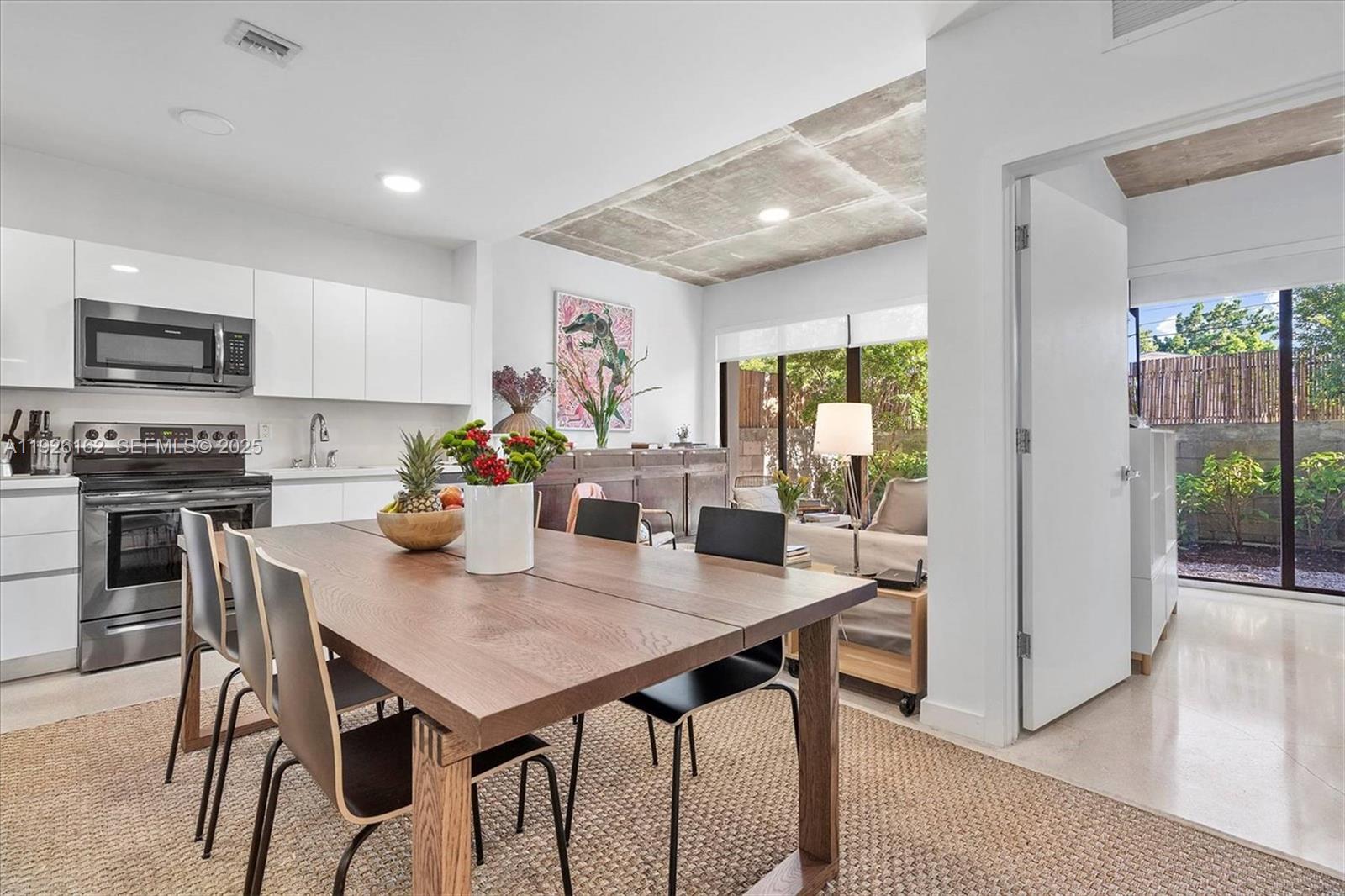 1053 NW 29th St Miami, FL 33127