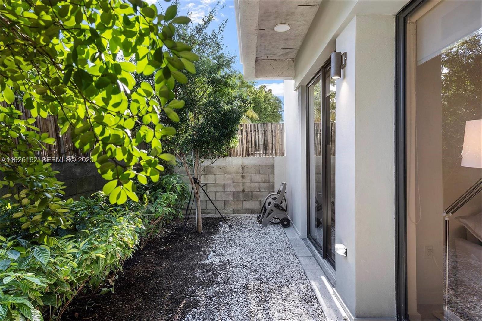 1053 NW 29th St Miami, FL 33127