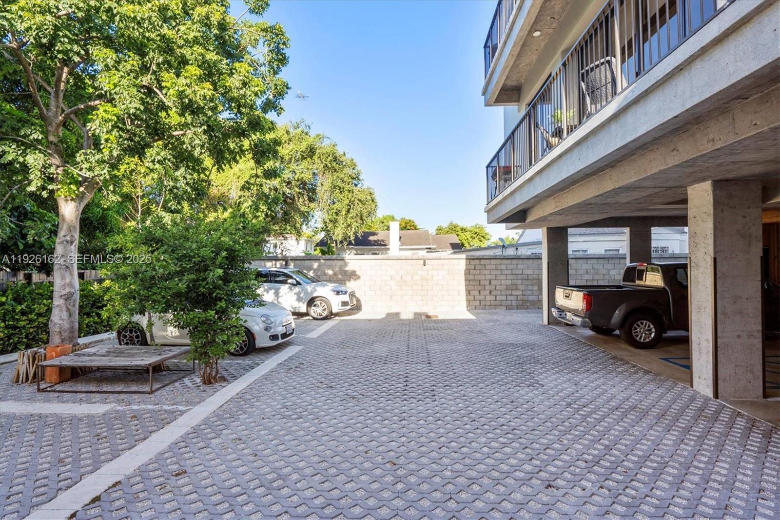 1053 NW 29th St Miami, FL 33127