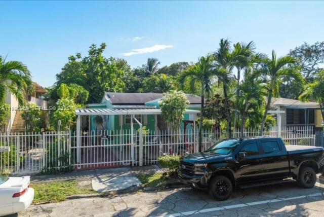 3421 NW 5th Ave Miami, FL 33127