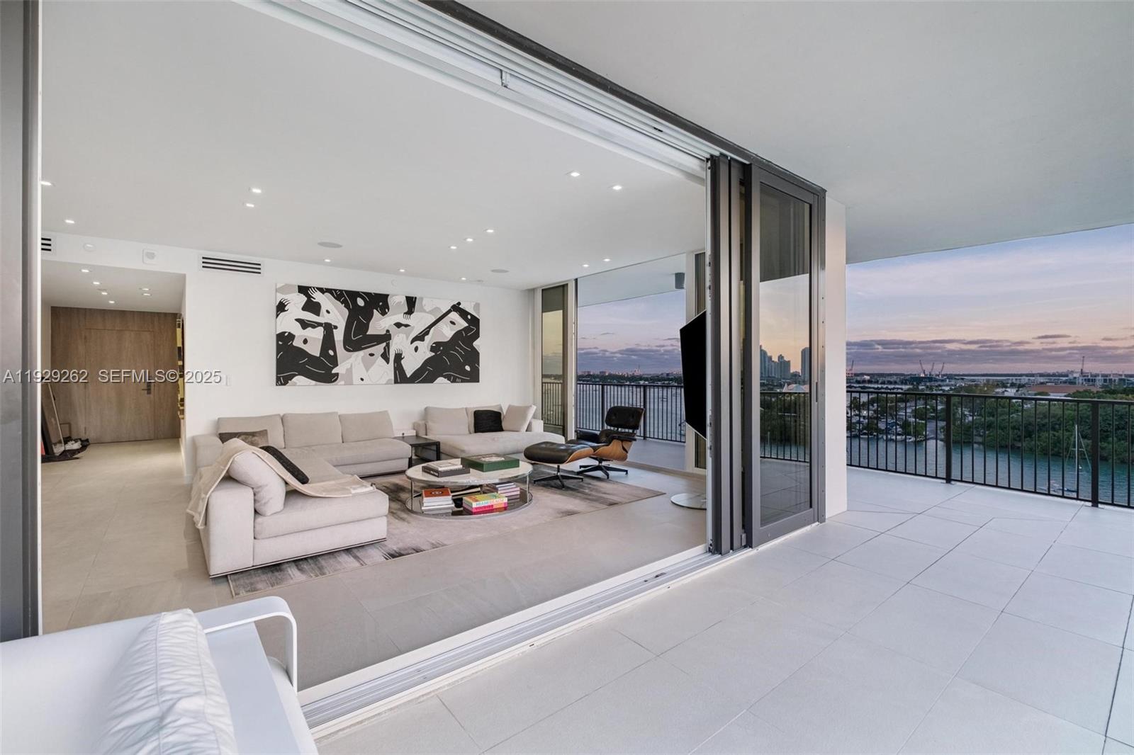 1000 Venetian Way #1004 Miami, FL 33139