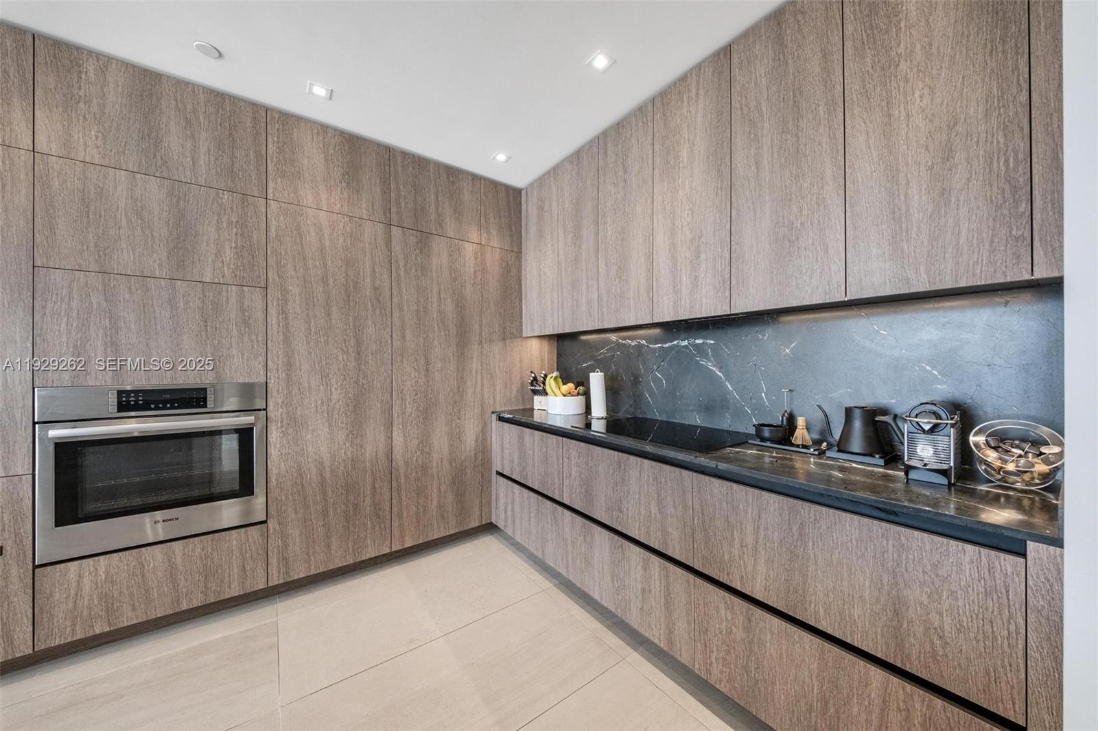 1000 Venetian Way #1004 Miami, FL 33139