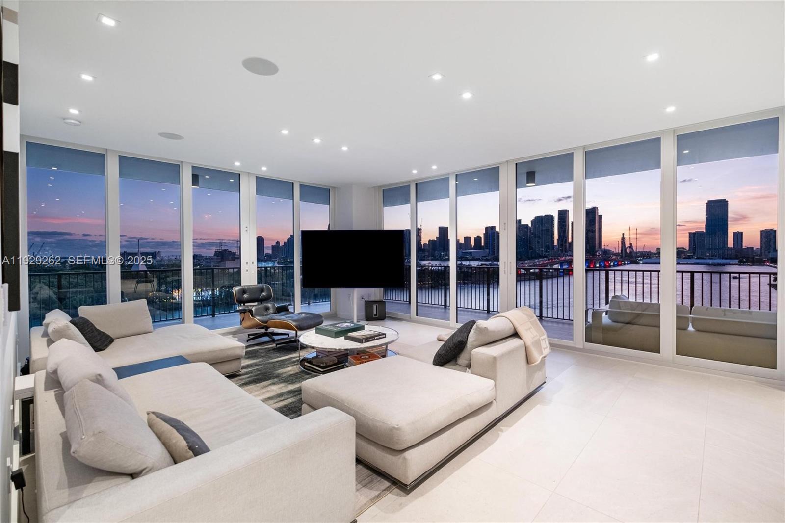 1000 Venetian Way #1004 Miami, FL 33139