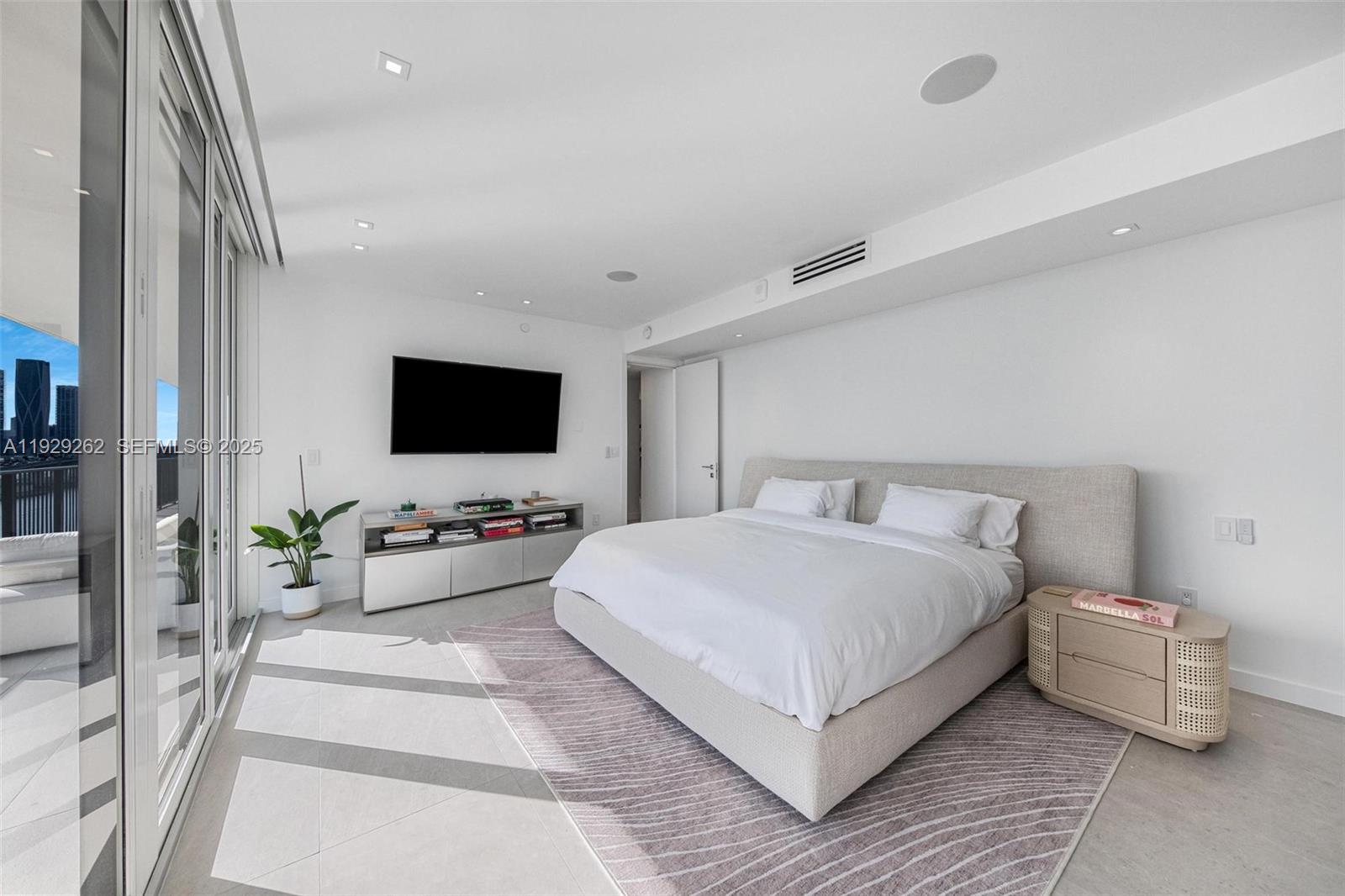 1000 Venetian Way #1004 Miami, FL 33139