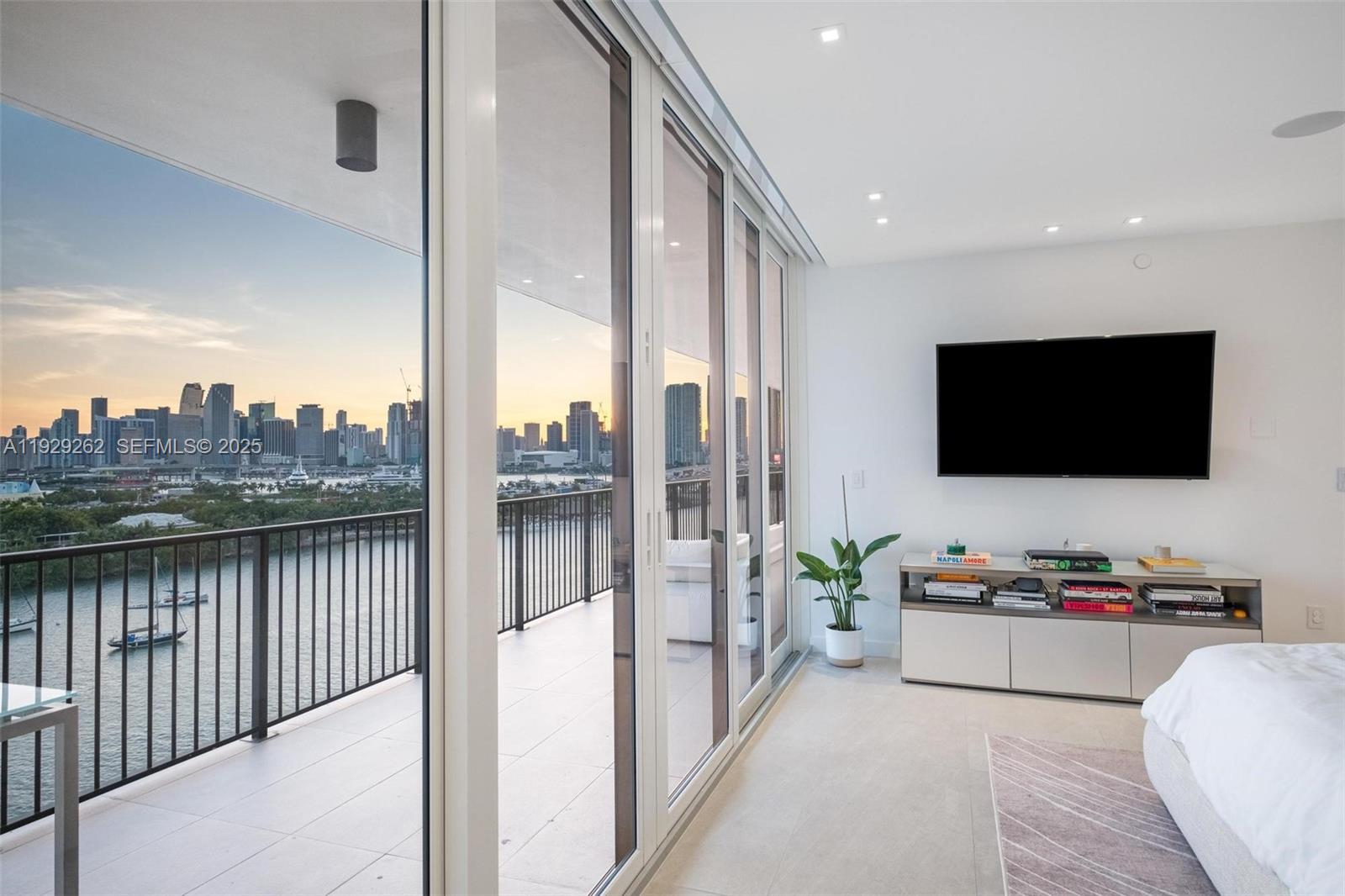 1000 Venetian Way #1004 Miami, FL 33139