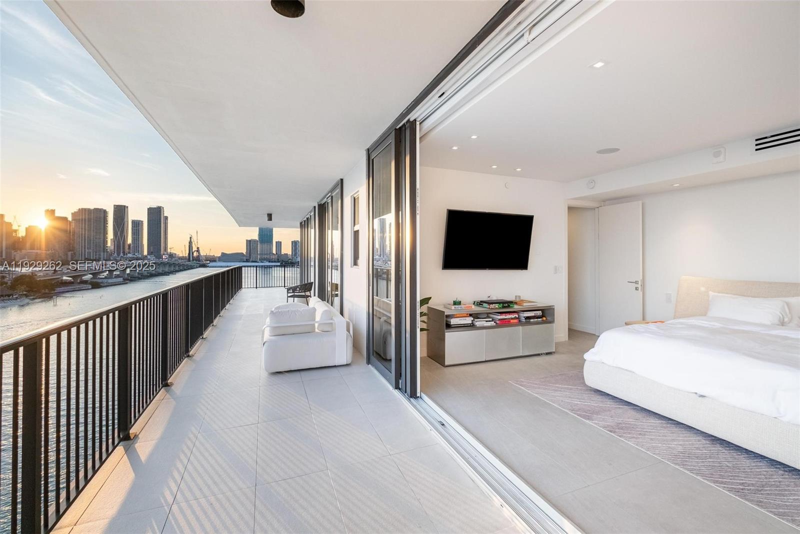 1000 Venetian Way #1004 Miami, FL 33139