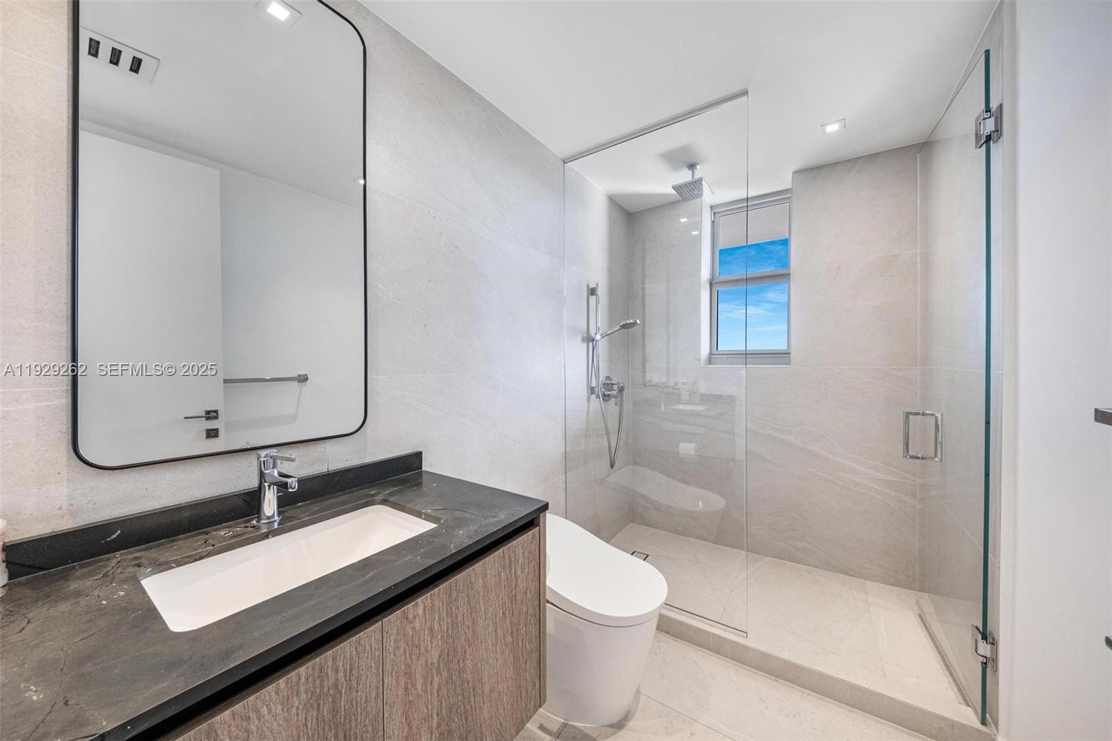 1000 Venetian Way #1004 Miami, FL 33139