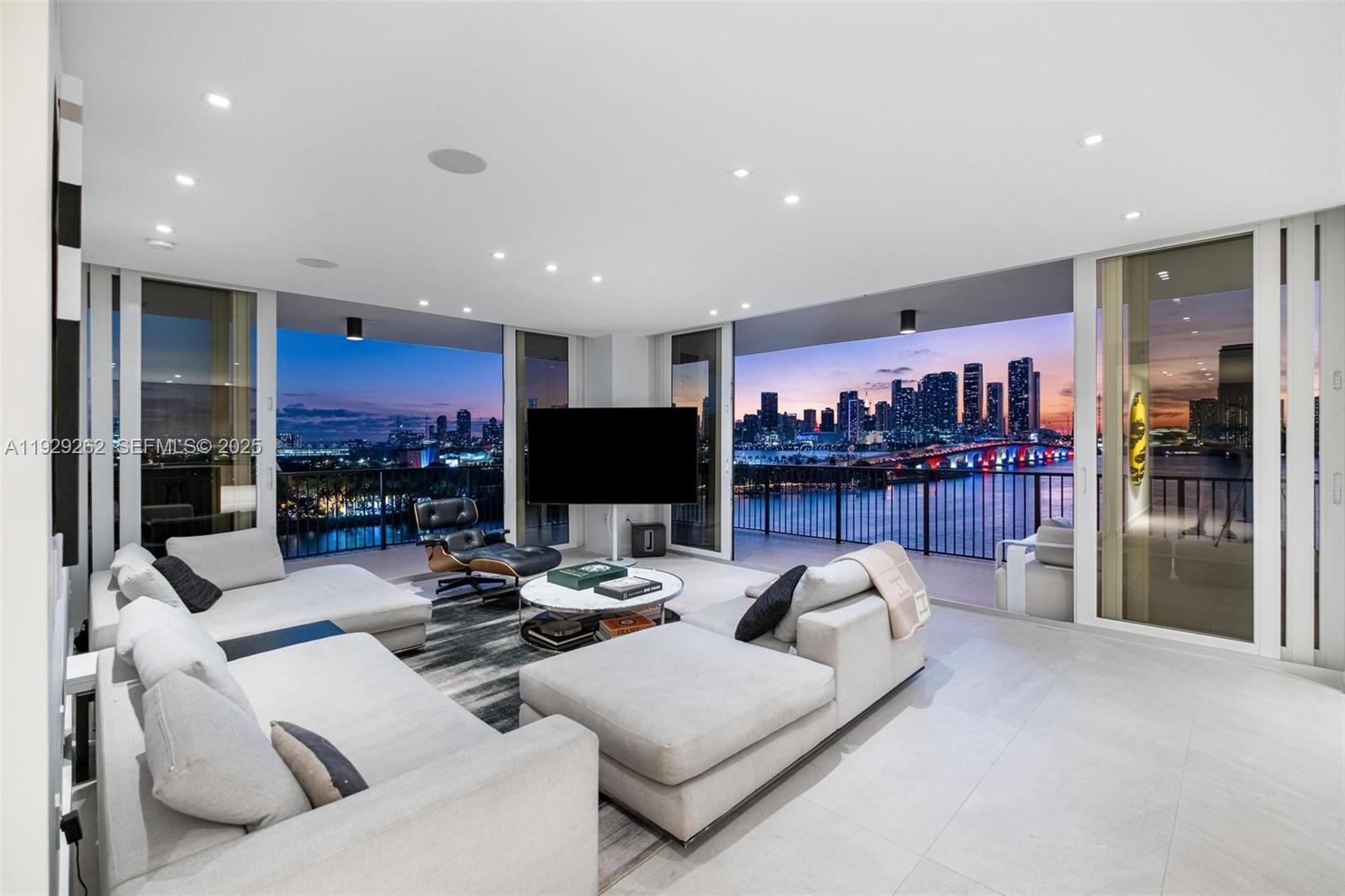 1000 Venetian Way #1004 Miami, FL 33139