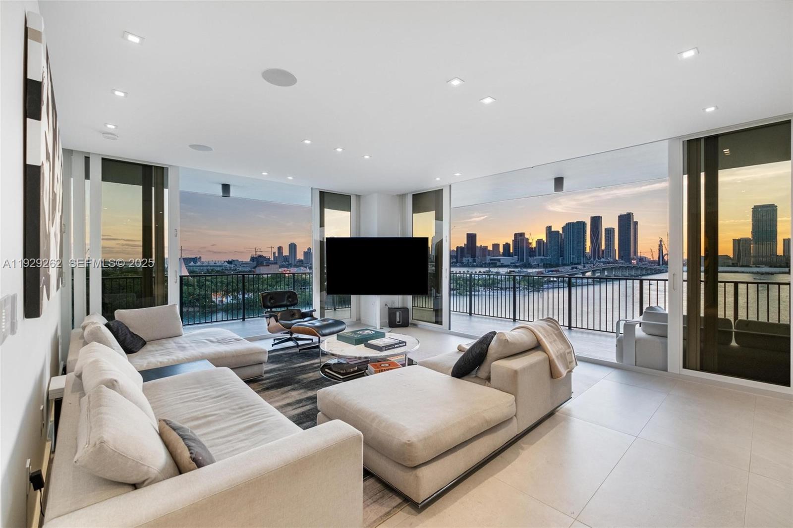 1000 Venetian Way #1004 Miami, FL 33139