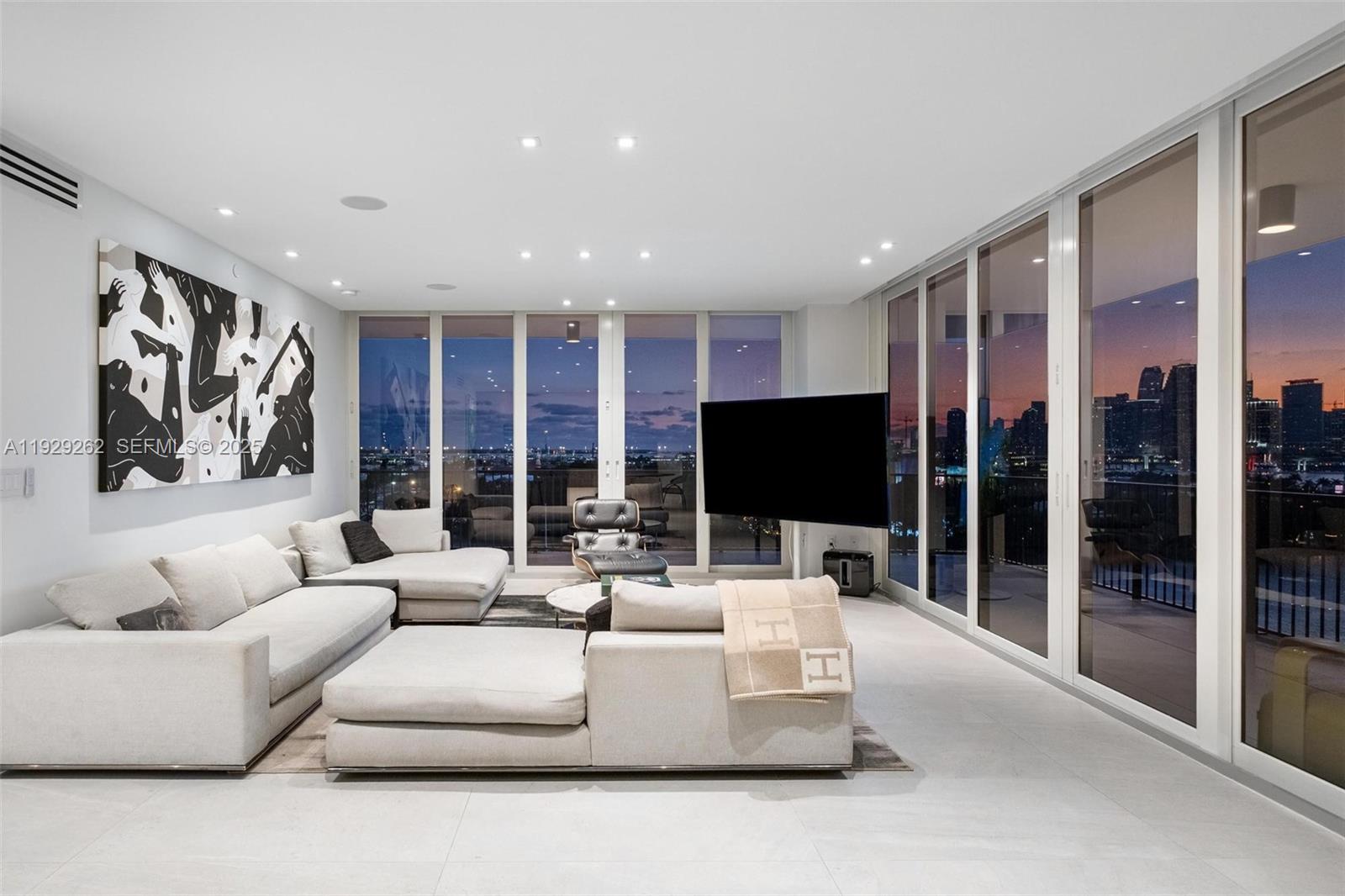 1000 Venetian Way #1004 Miami, FL 33139