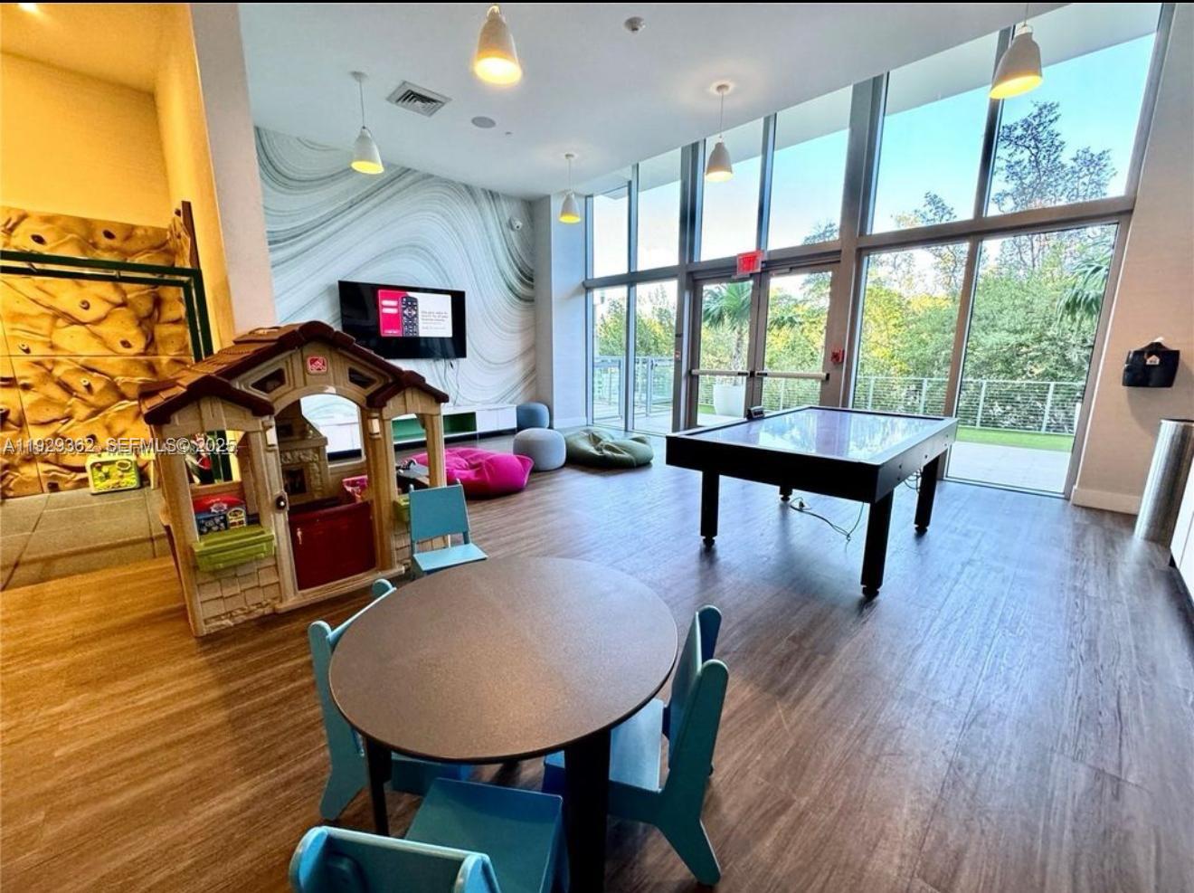 16385 Biscayne Blvd #301 North Miami Beach, FL 33160