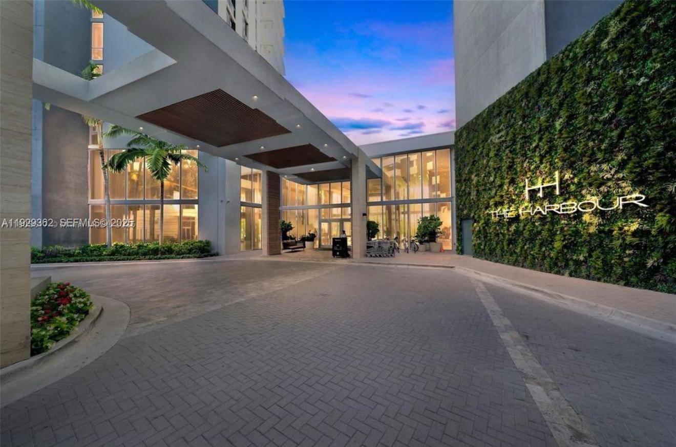 16385 Biscayne Blvd #301 North Miami Beach, FL 33160