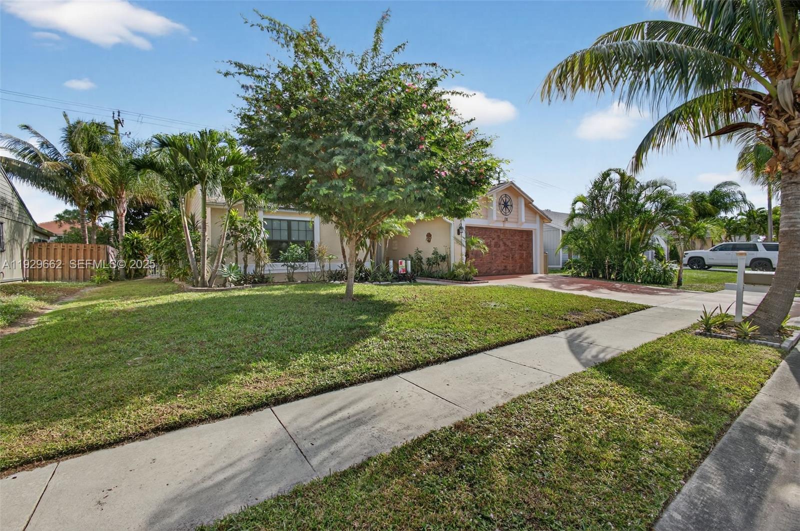 135 Rosewood Cir Jupiter, FL 33458