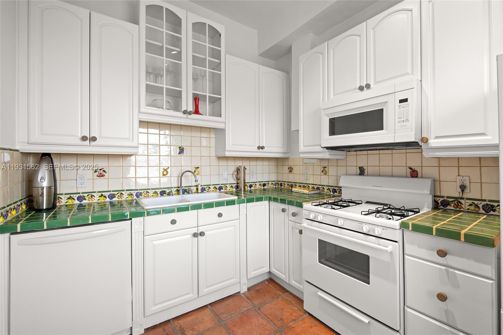 2421 Lake Pancoast Dr #5C Miami Beach, FL 33140