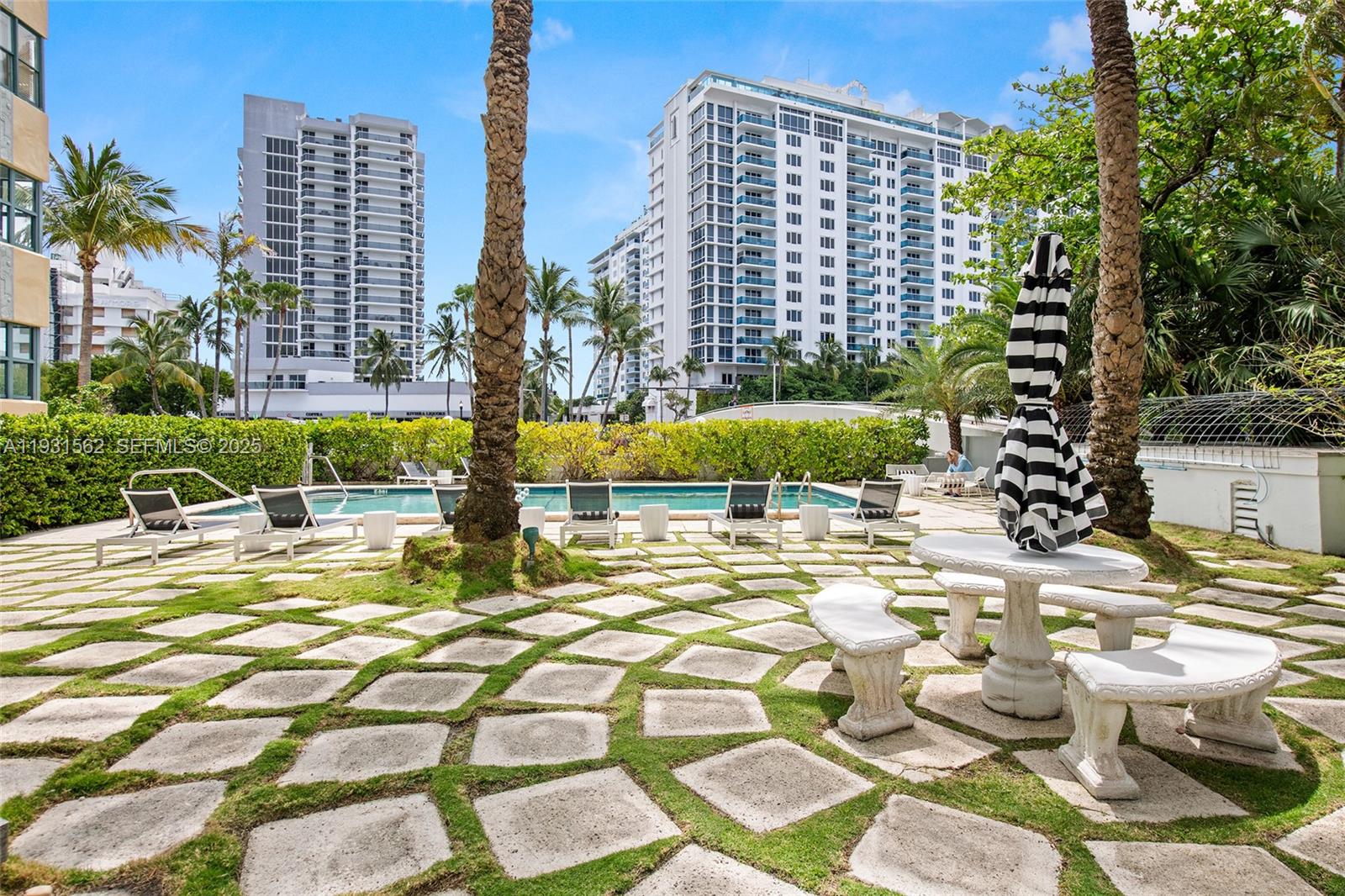 2421 Lake Pancoast Dr #5C Miami Beach, FL 33140