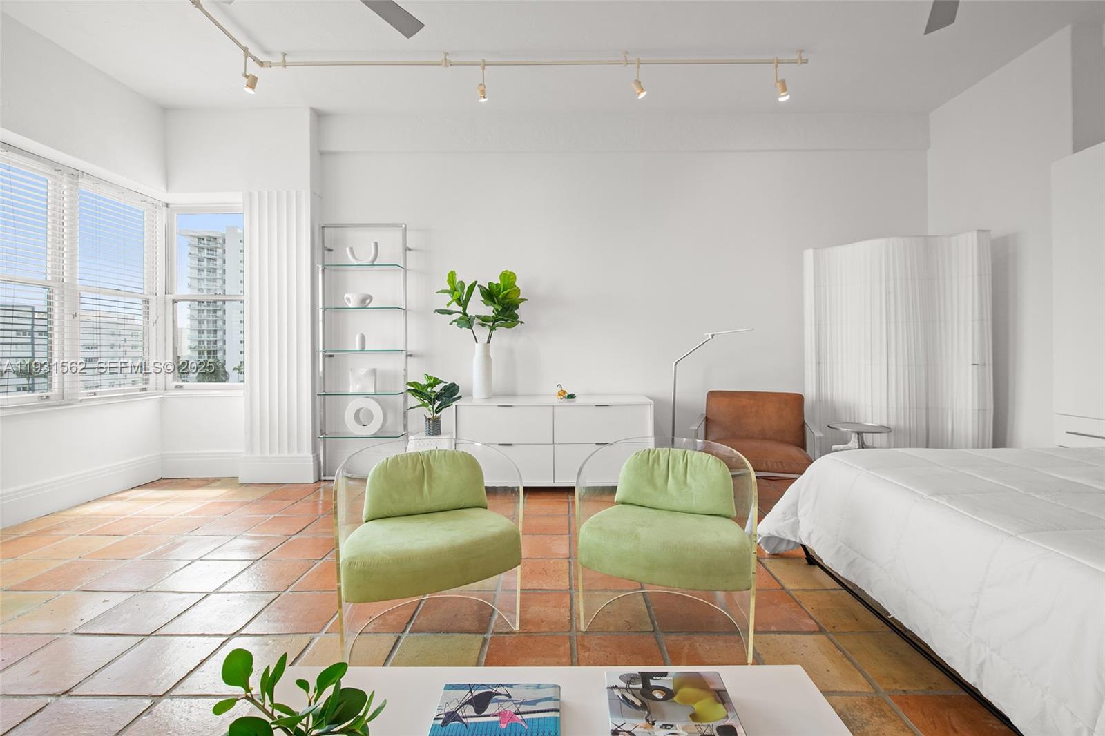 2421 Lake Pancoast Dr #5C Miami Beach, FL 33140