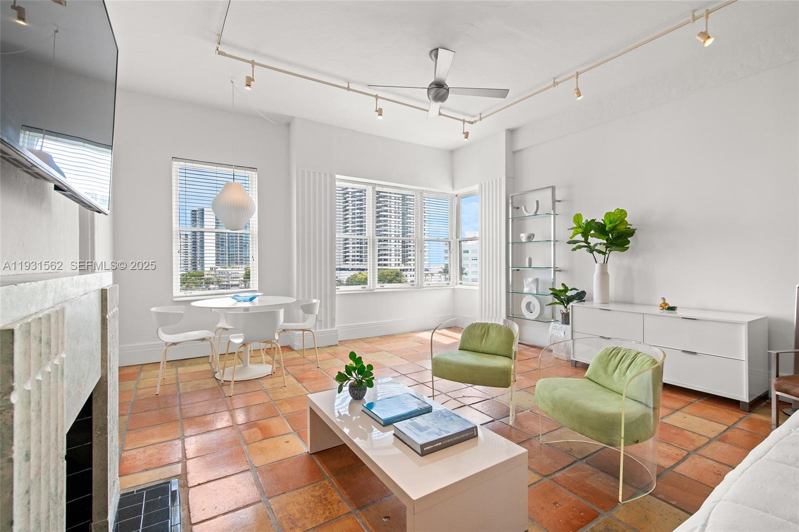 2421 Lake Pancoast Dr #5C Miami Beach, FL 33140