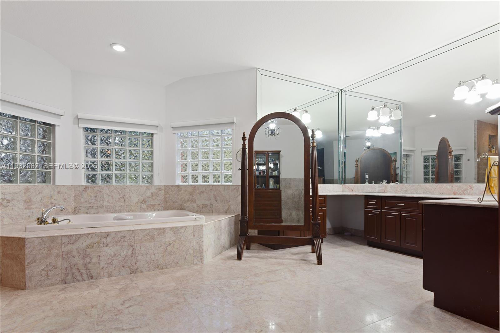 11825 S Mitchell Manor Cir Pinecrest, FL 33156