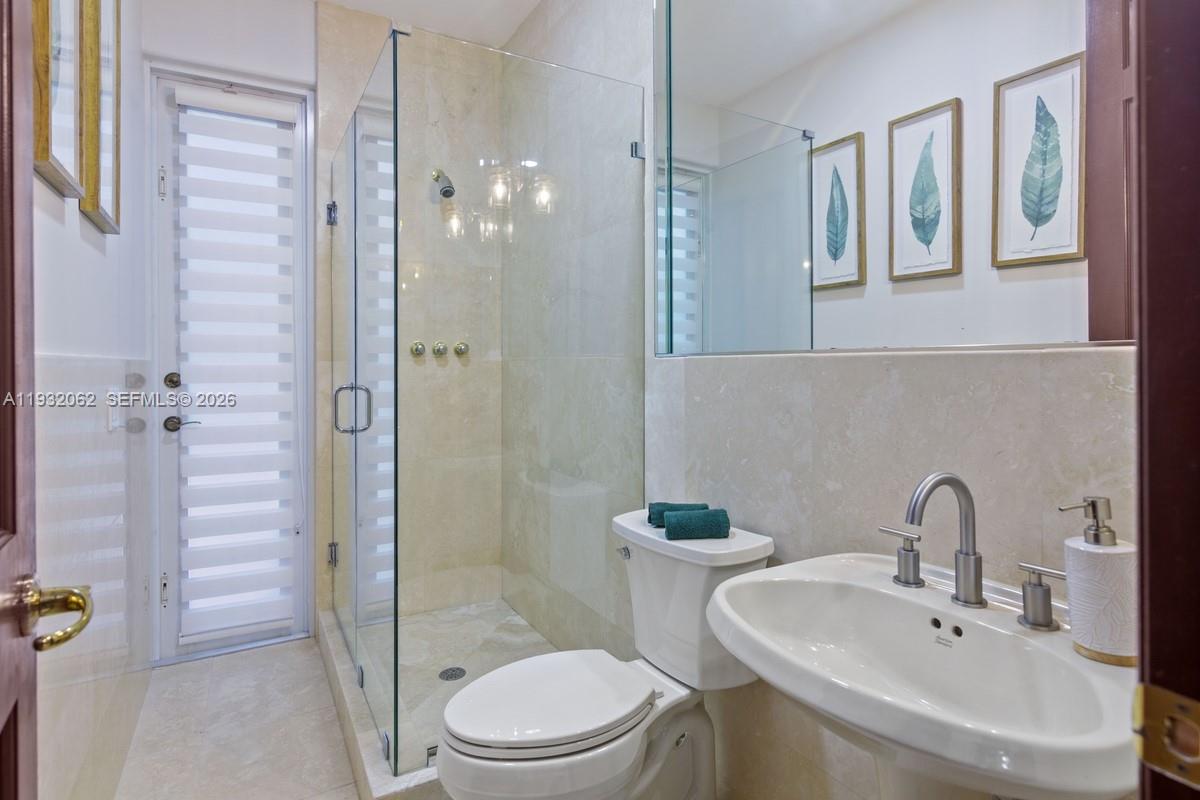 11825 S Mitchell Manor Cir Pinecrest, FL 33156