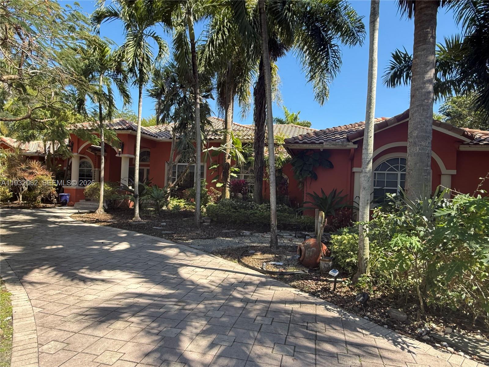 11825 S Mitchell Manor Cir Pinecrest, FL 33156