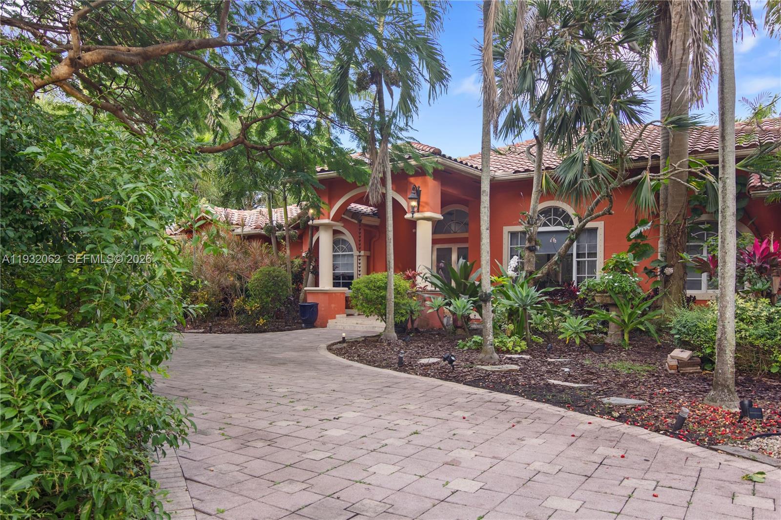 11825 S Mitchell Manor Cir Pinecrest, FL 33156