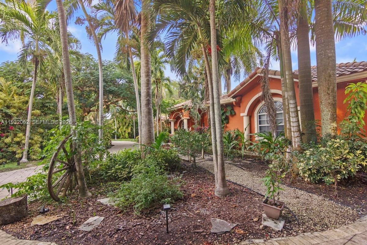 11825 S Mitchell Manor Cir Pinecrest, FL 33156