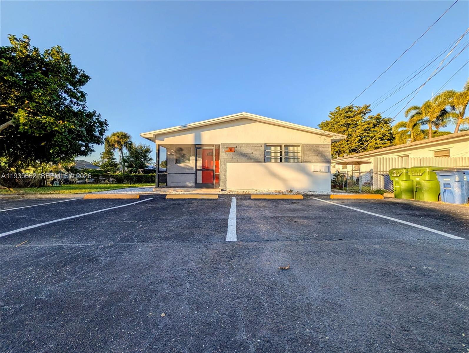 512 SW 7th St #1-4 Hallandale Beach, FL 33009