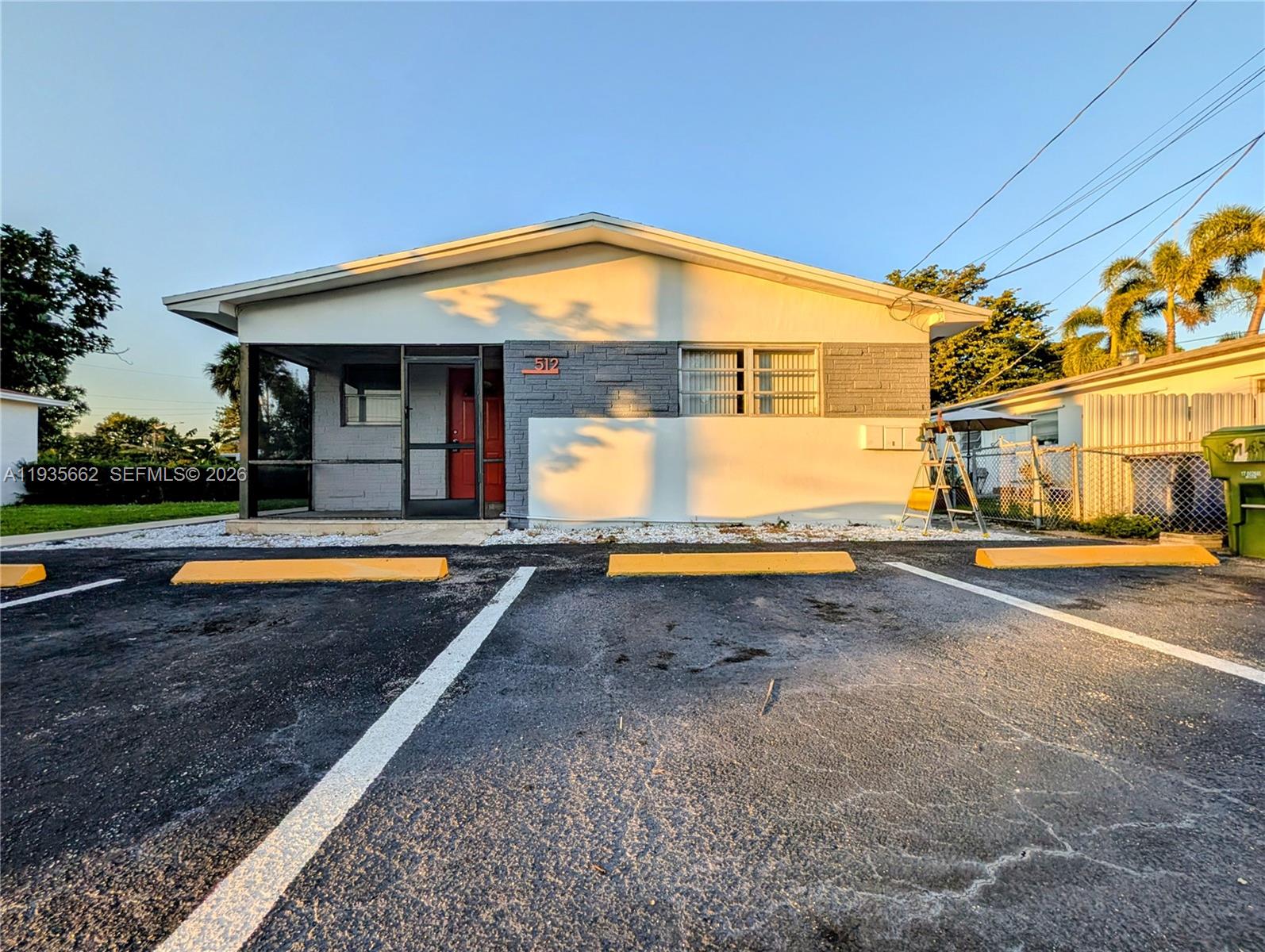 512 SW 7th St #1-4 Hallandale Beach, FL 33009