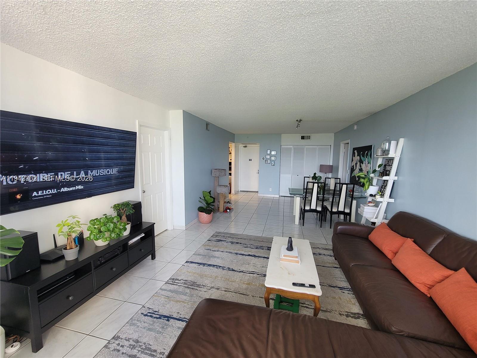 20301 W Country Clb Dr #1124