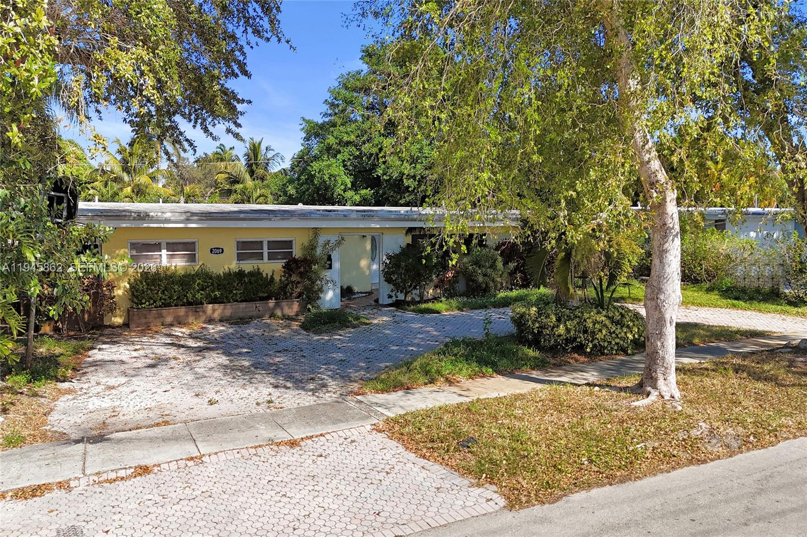 2069 NE 196th Ter North Miami Beach, FL 33179