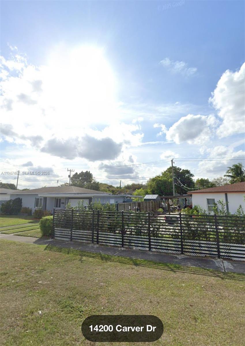 14200 Carver Dr Miami, FL 33176