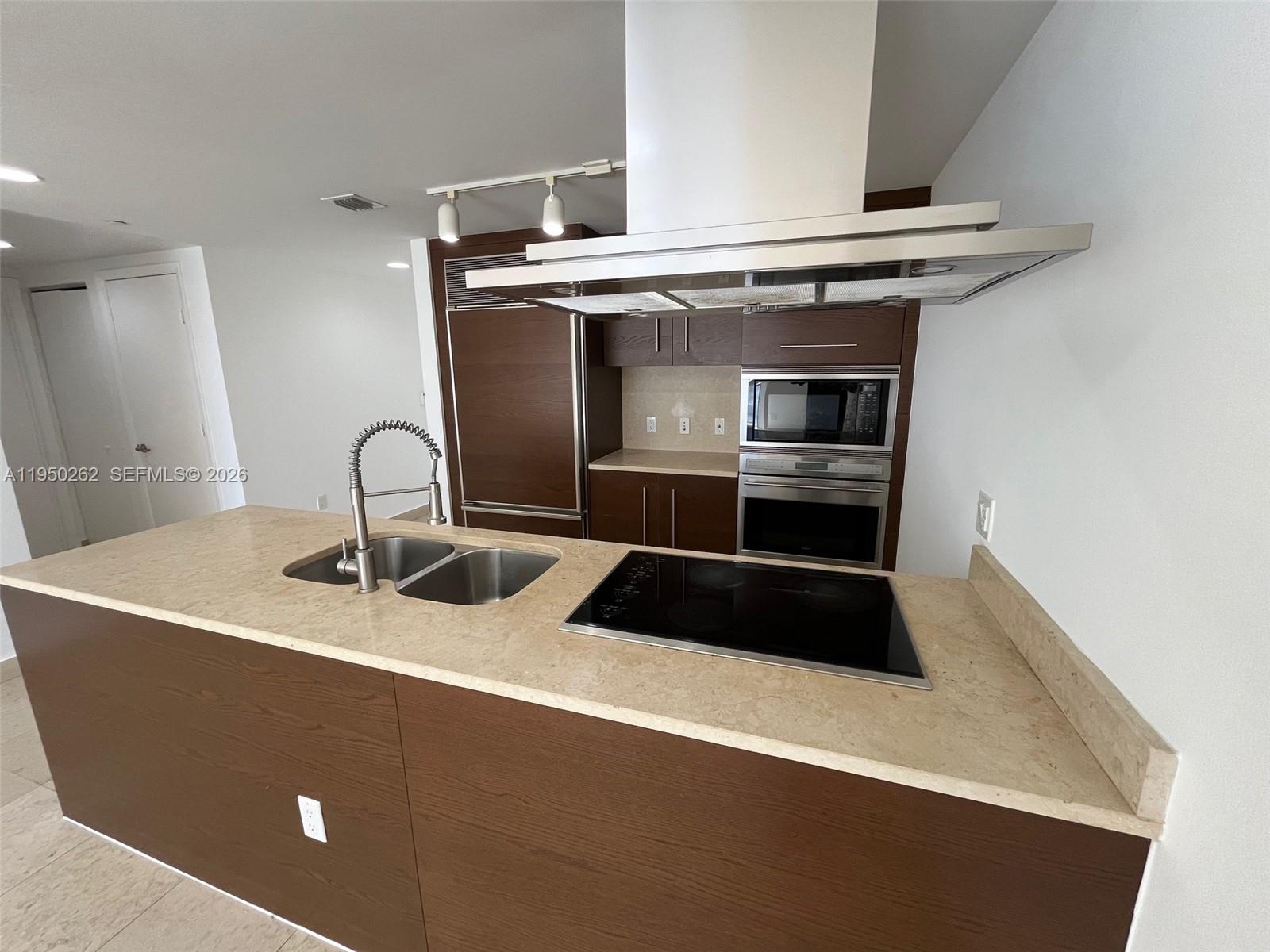 495 Brickell Ave #1207