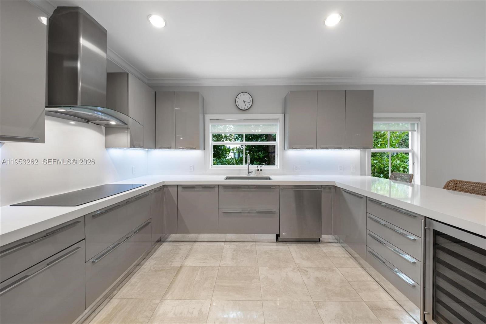 164 W Mashta Dr Key Biscayne, FL 33149