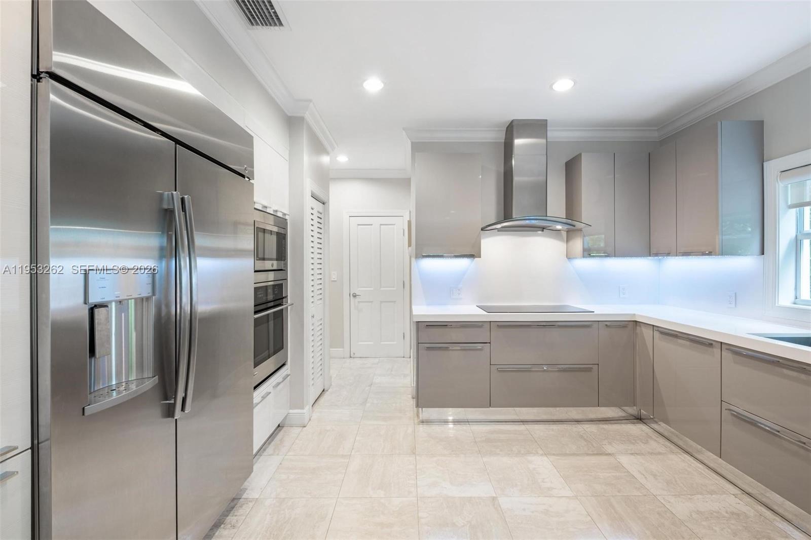 164 W Mashta Dr Key Biscayne, FL 33149