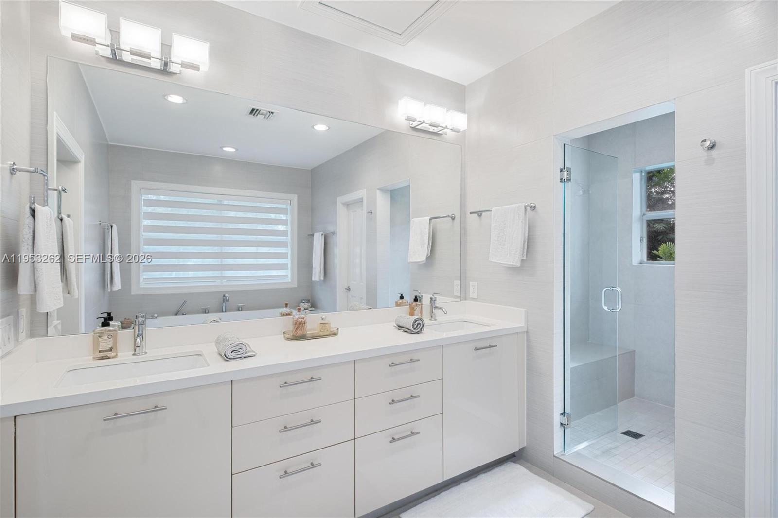 164 W Mashta Dr Key Biscayne, FL 33149