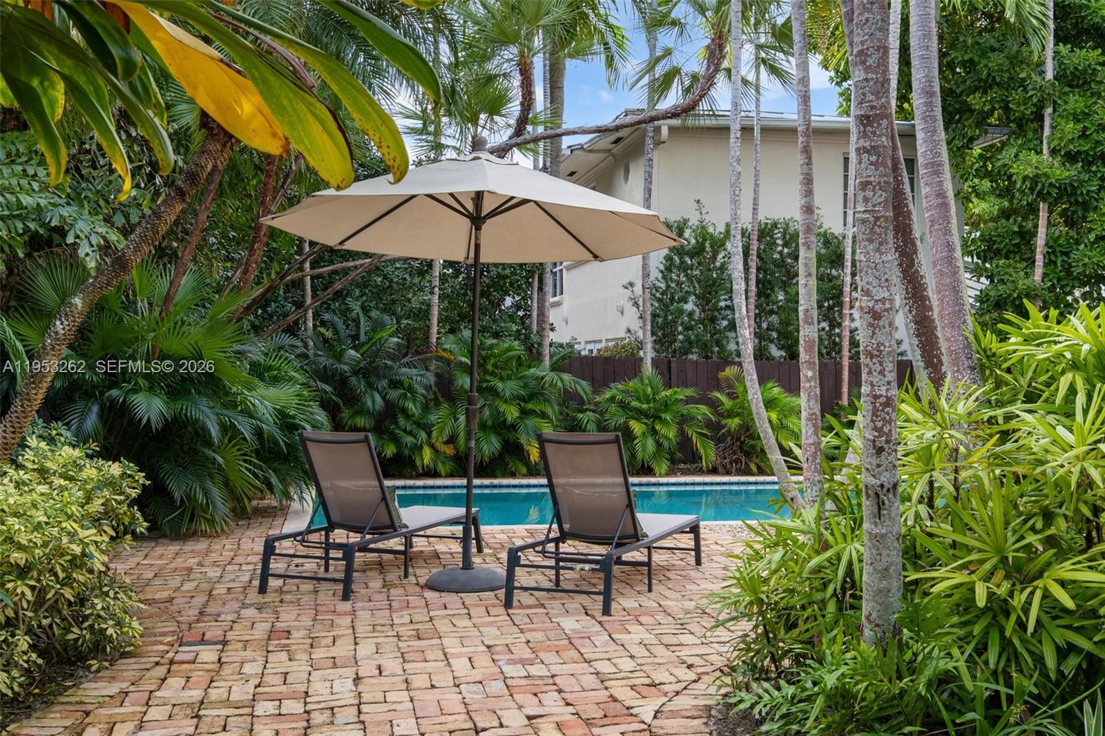 164 W Mashta Dr Key Biscayne, FL 33149