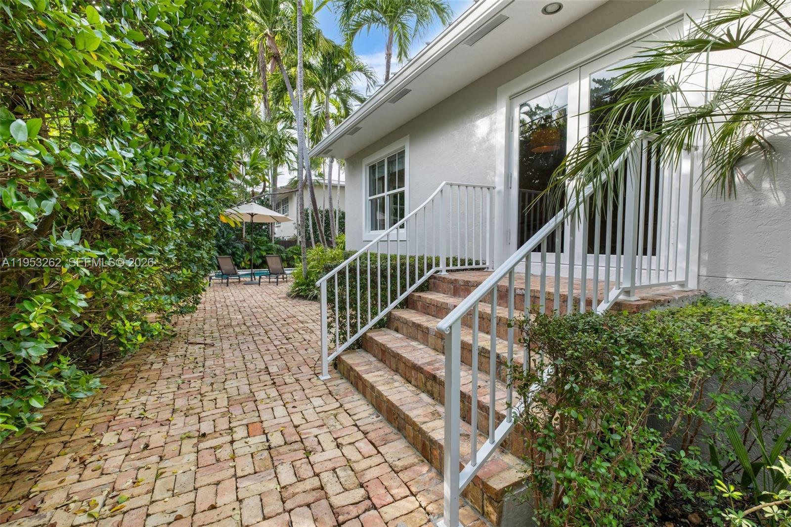 164 W Mashta Dr Key Biscayne, FL 33149