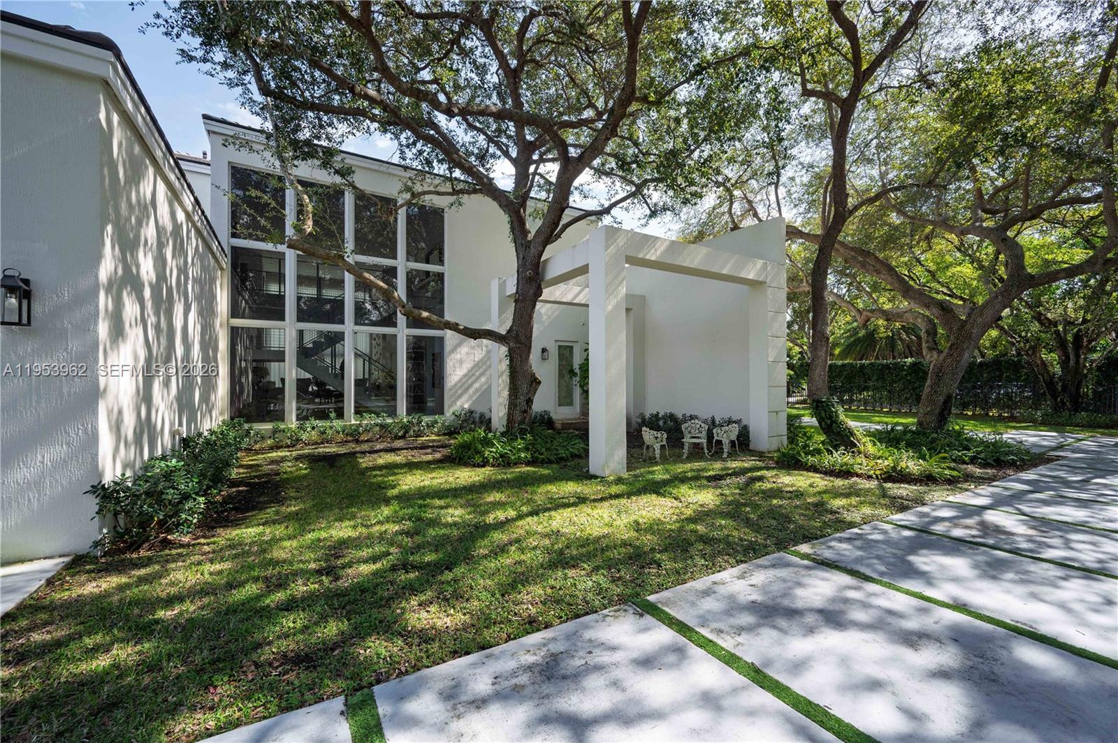 6355 SW 114th St #- Pinecrest, FL 33156