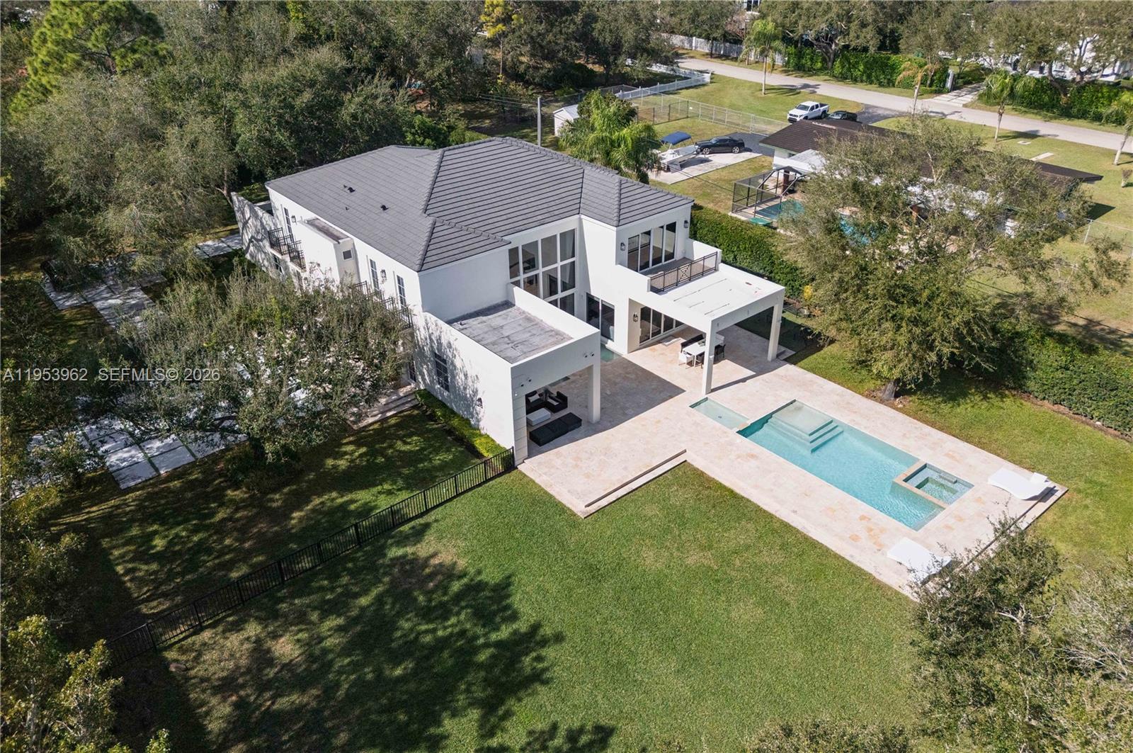 6355 SW 114th St #- Pinecrest, FL 33156