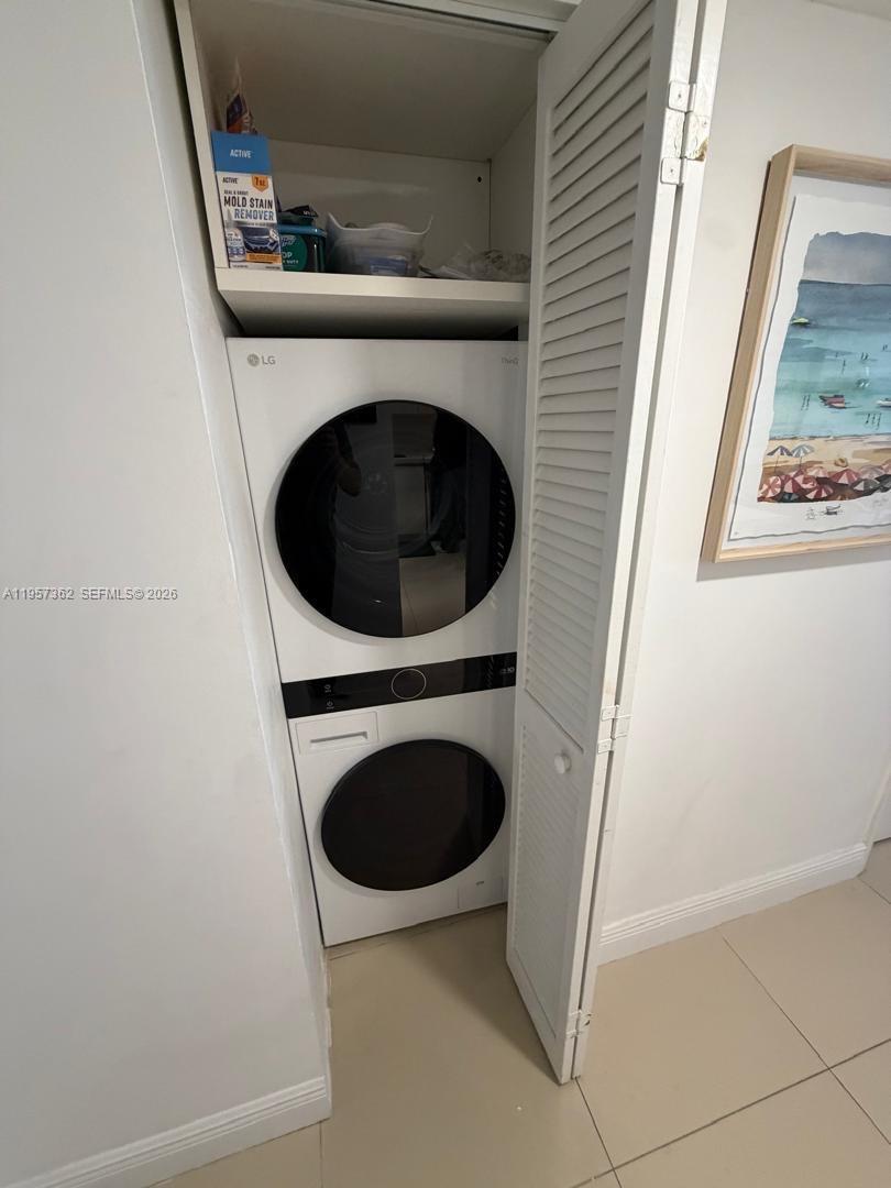 image Brickell Place I9