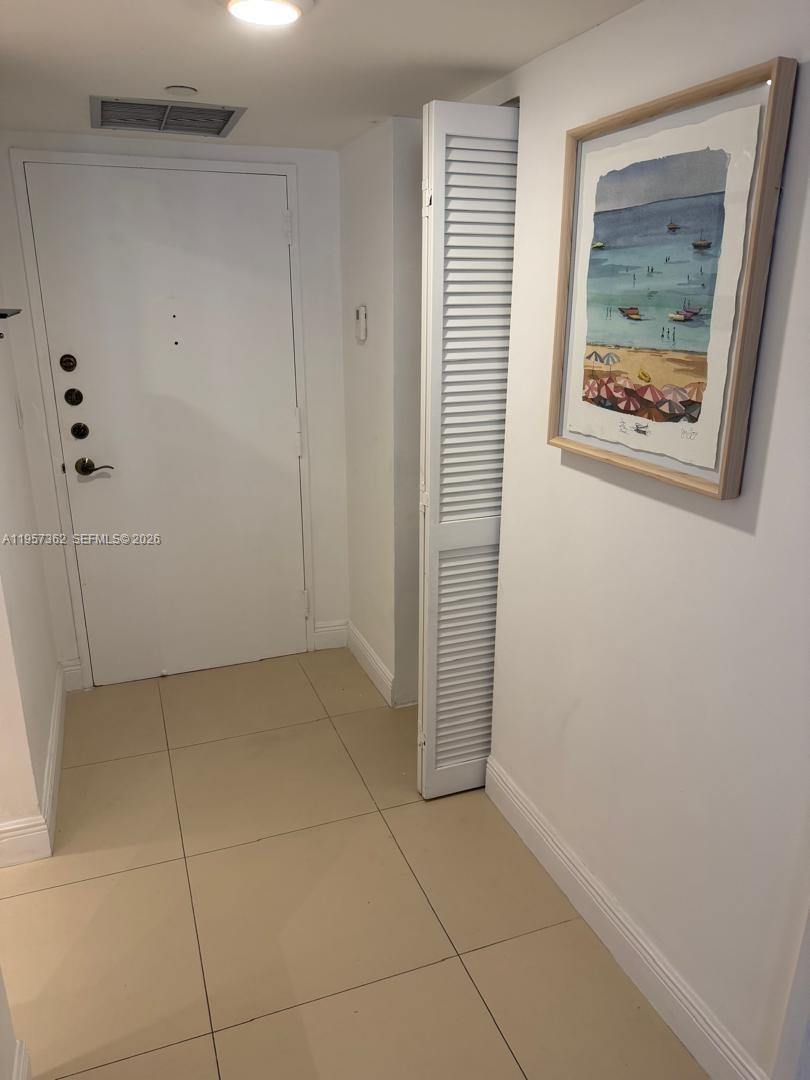 image Brickell Place I11