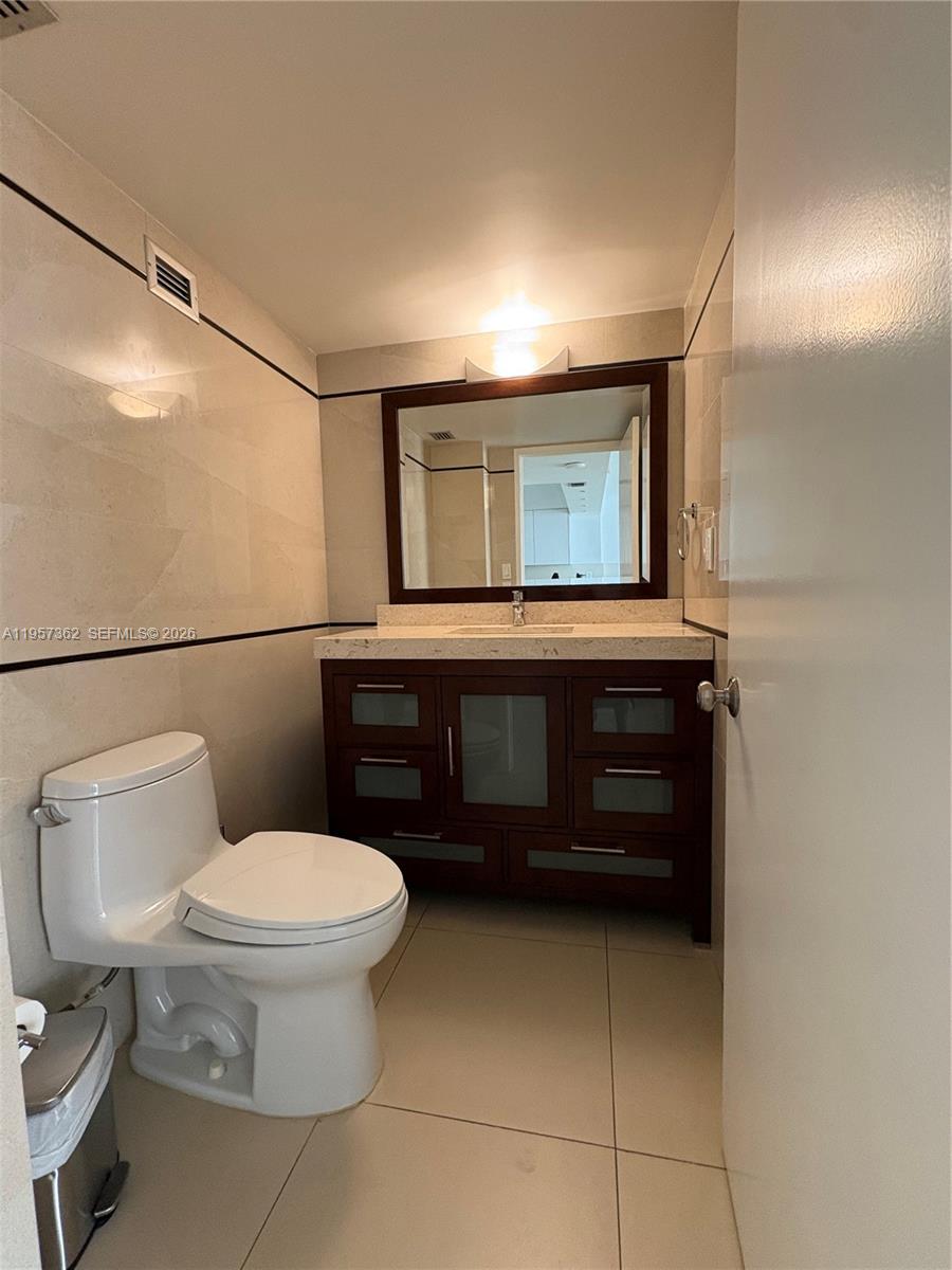 image Brickell Place I12